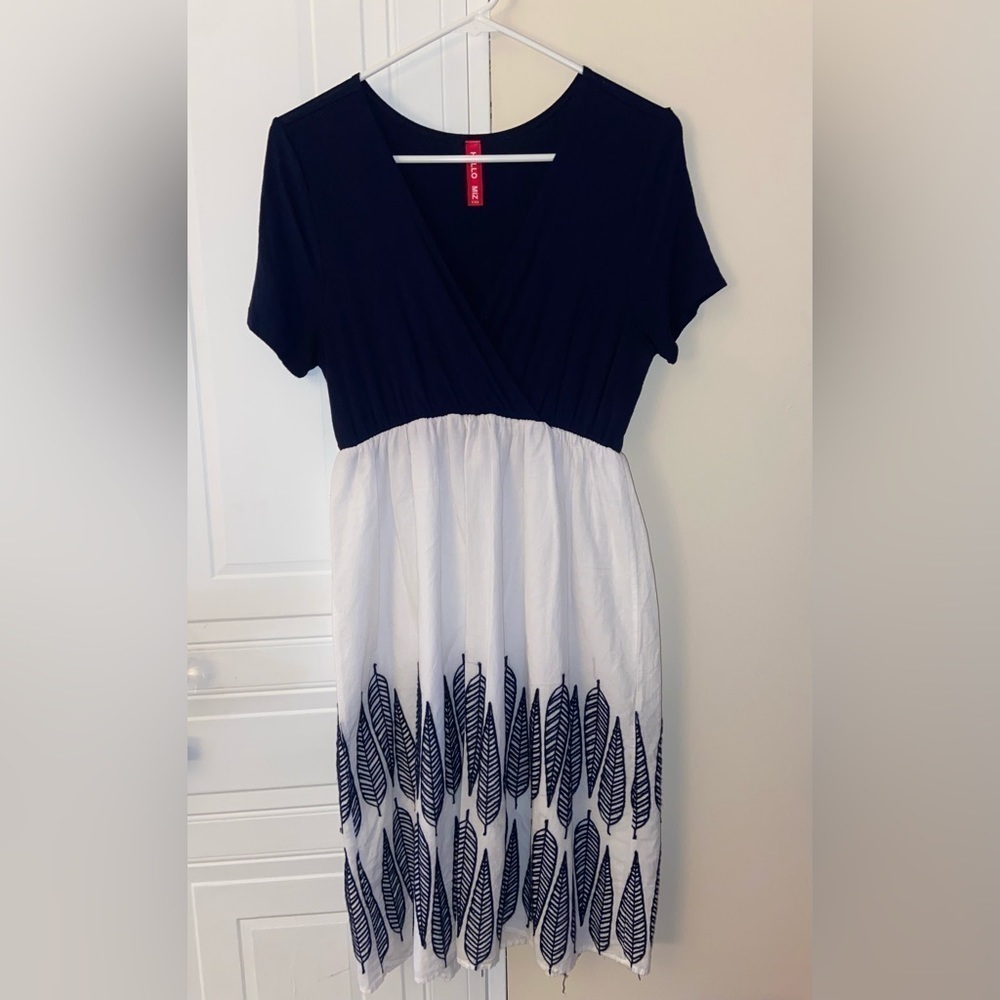 Hello MIZ White and Blue leaf maternity dress